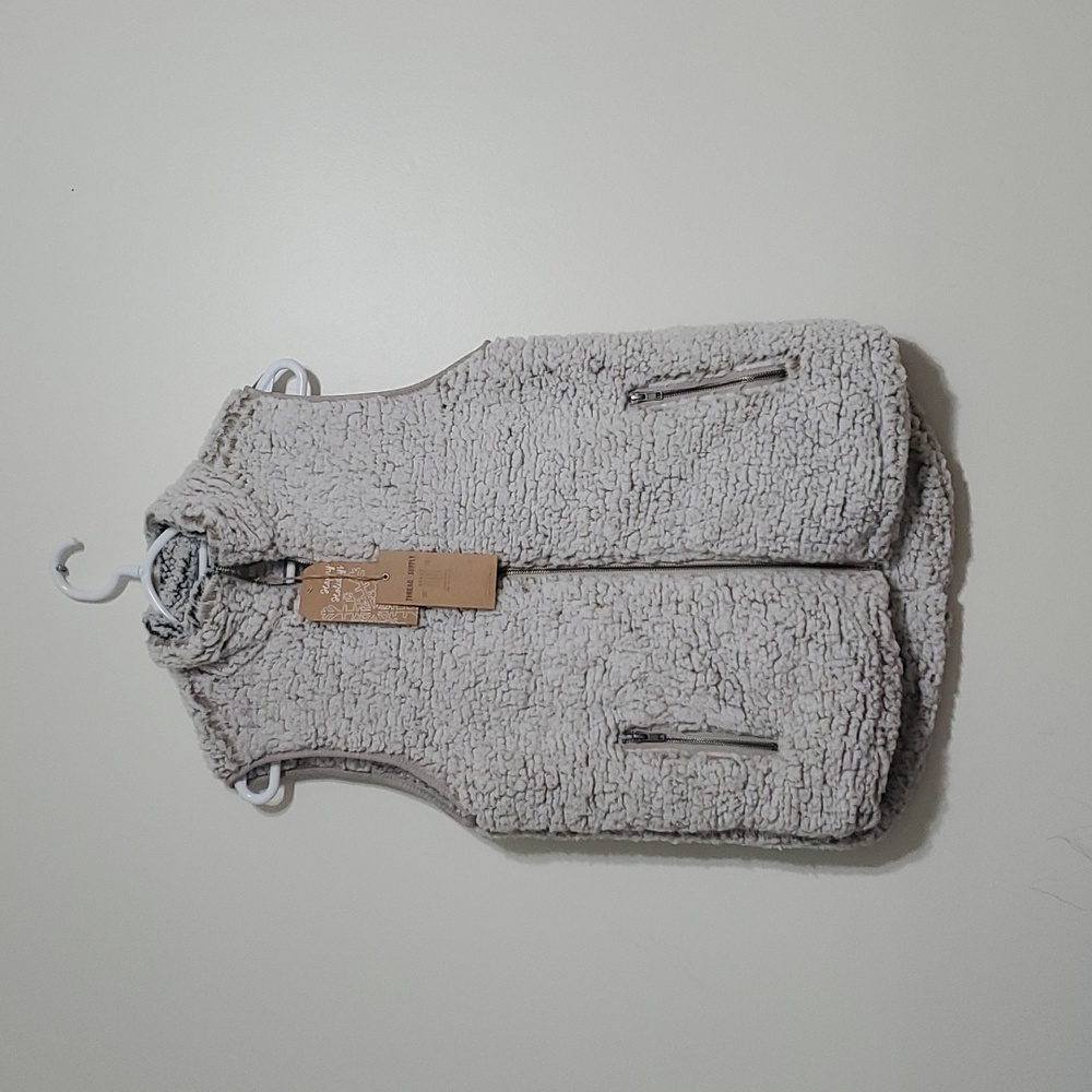 Thread and supply vest